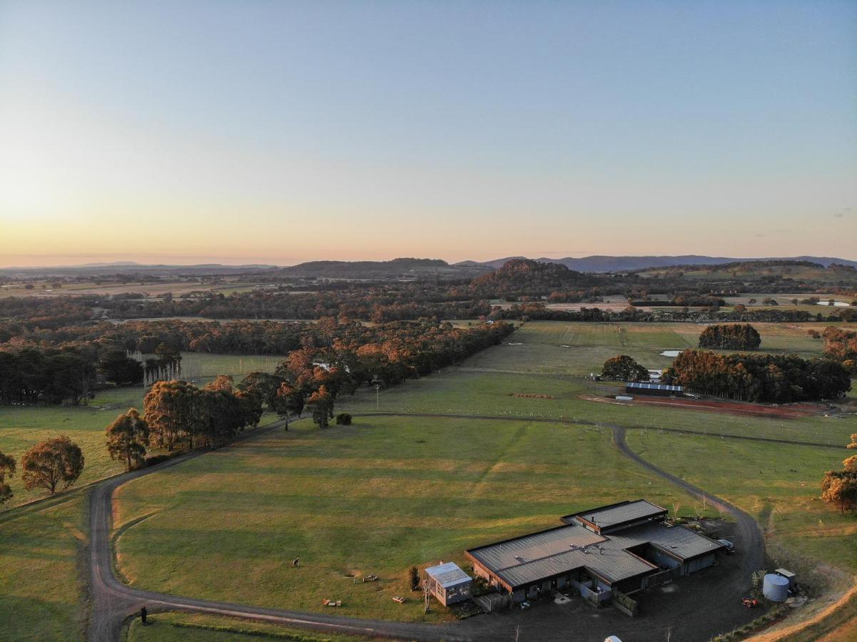Hanging Rock Views Woodend Luaran gambar