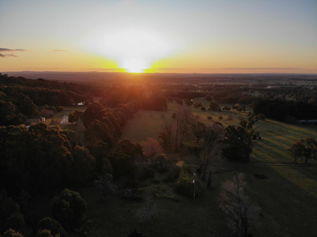 Hanging Rock Views Woodend Luaran gambar